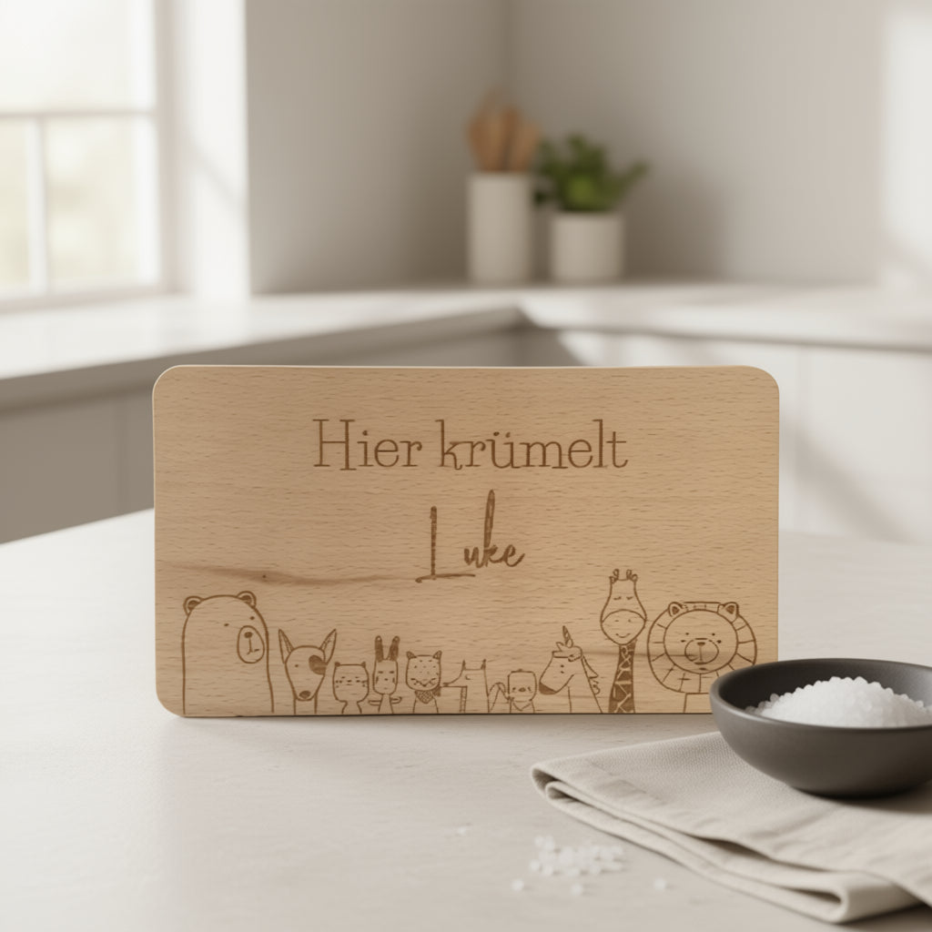 Frühstücksbrett Buchenholz "Hier krümelt mit Tierfamilie..."