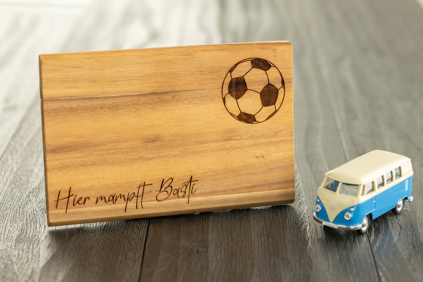 Brotzeitbrettl Akazie „Fußball"