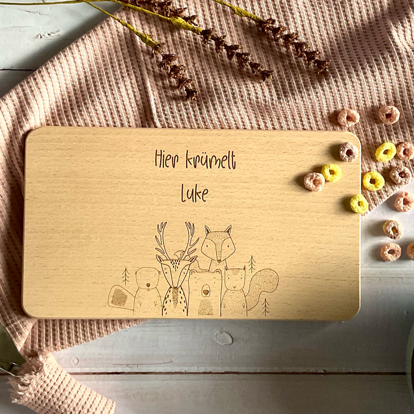 Frühstücksbrett Buchenholz "Hier krümelt mit Waldtieren..."
