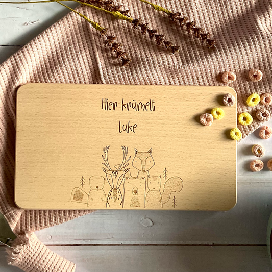 Frühstücksbrett Buchenholz "Hier krümelt mit Waldtieren..."