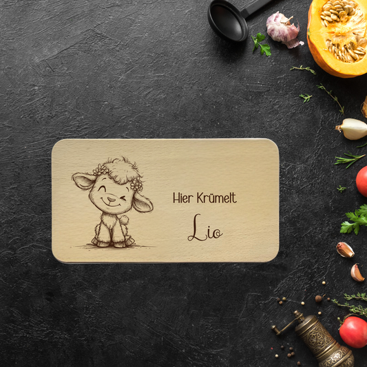 Frühstücksbrett Buchenholz "Hier krümelt… mit Schäfchen"