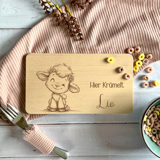 Frühstücksbrett Buchenholz "Hier krümelt… mit Schäfchen"