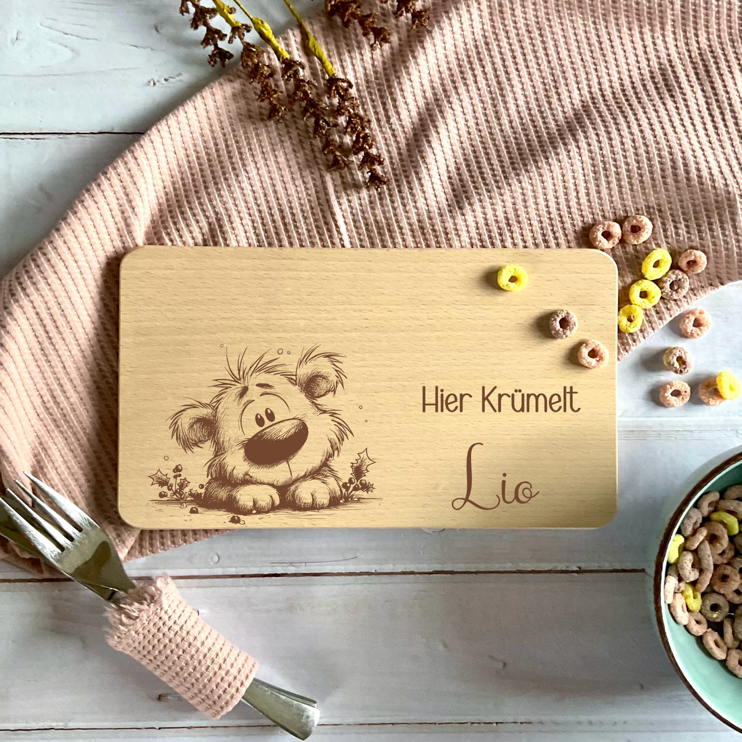 Frühstücksbrett Buchenholz "Hier krümelt… mit Bärchen"