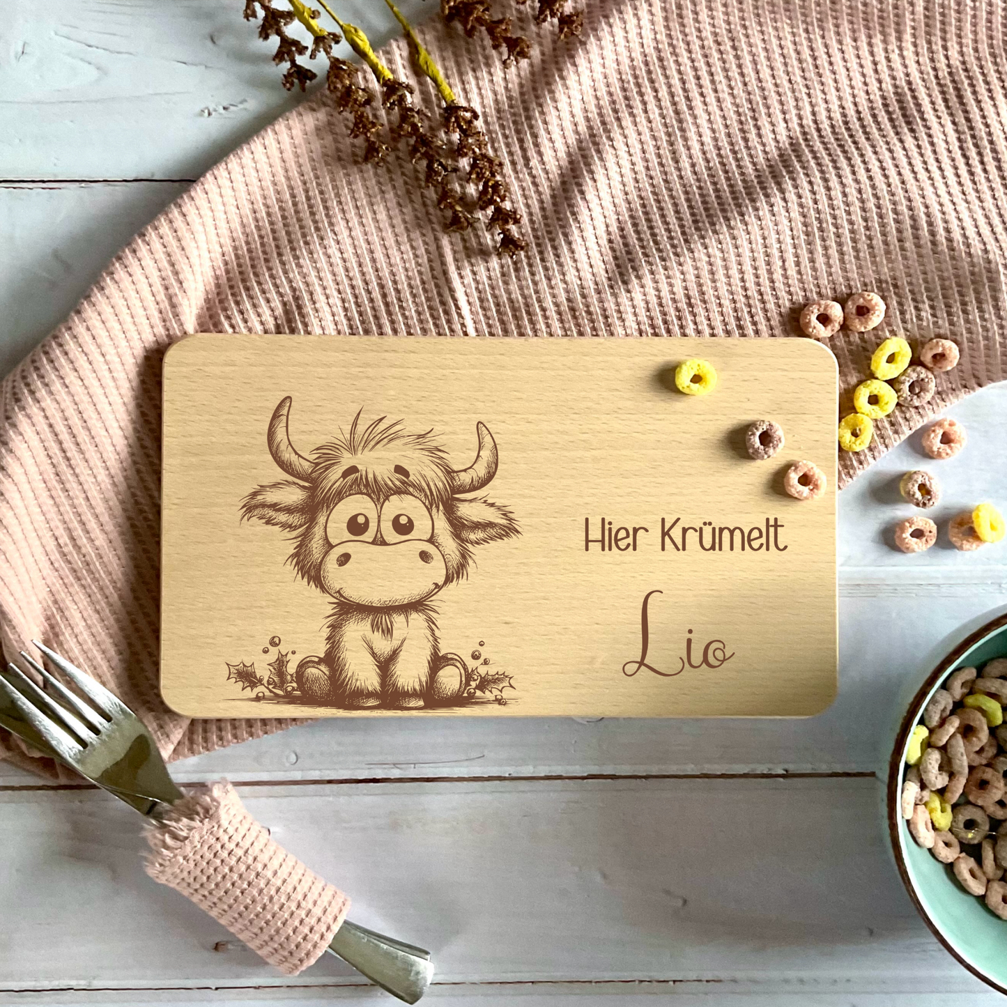 Frühstücksbrett Buchenholz "Hier krümelt… mit niedlicher Kuh"