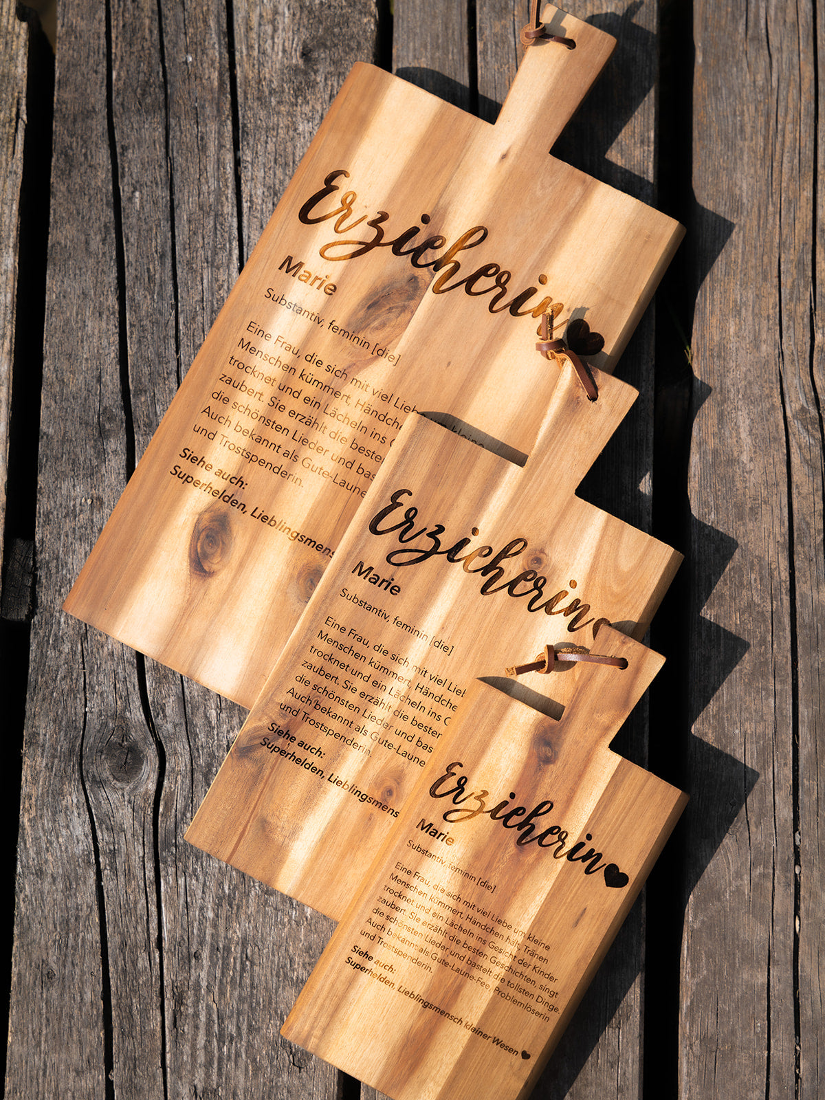 Personalisiertes Schneidebrett aus Akazie „Grillmeister“